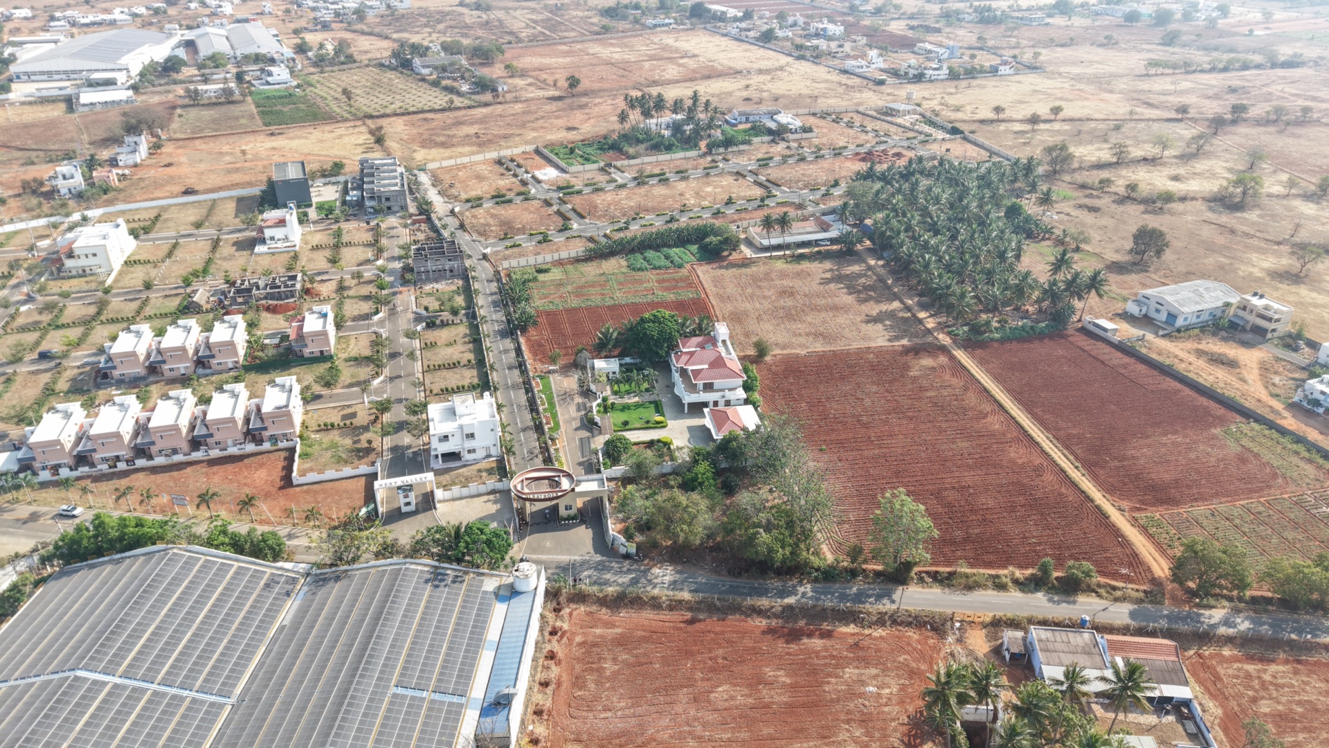 Landscaped internal roads and planting at Albatross